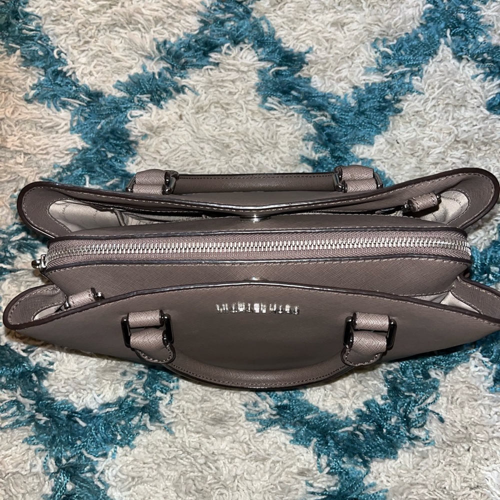 Michael Kors purse - Picture 5 of 9
